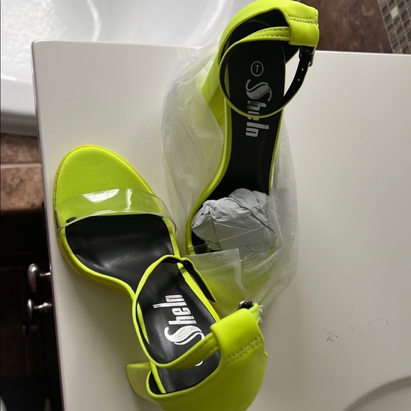 Neon shein heels - Picture 2 of 3